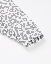 画像をギャラリービューアに読み込む, 【REFLECT】signature logo full zip hoodie / 光る防水フルジップフーディ(UNISEX)