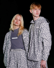 画像をギャラリービューアに読み込む, 【REFLECT】signature logo full zip hoodie / 光る防水フルジップフーディ(UNISEX)