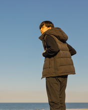 画像をギャラリービューアに読み込む, 2way Black Out down vest / ダウンベスト(MENS)