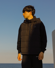画像をギャラリービューアに読み込む, 2way Black Out down vest / ダウンベスト(MENS)