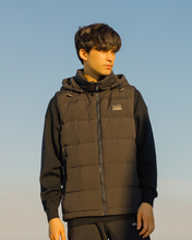 画像をギャラリービューアに読み込む, 2way Black Out down vest / ダウンベスト(MENS)