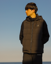 画像をギャラリービューアに読み込む, 2way Black Out down vest / ダウンベスト(MENS)