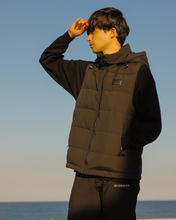 画像をギャラリービューアに読み込む, 2way Black Out down vest / ダウンベスト(MENS)