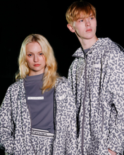 画像をギャラリービューアに読み込む, 【REFLECT】signature logo full zip hoodie  / 光る防水フルジップフーディ（UNISEX）
